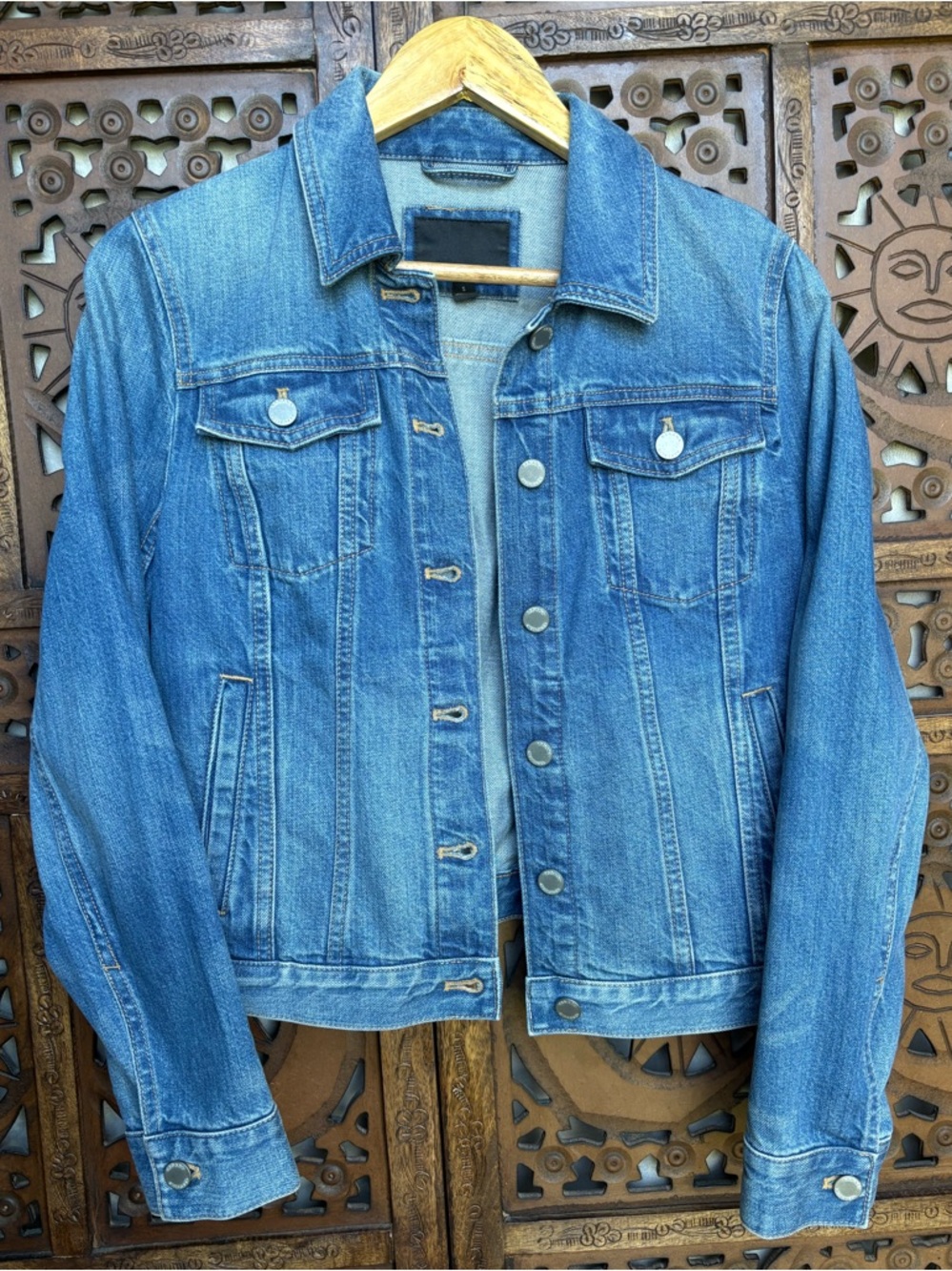 BANANA REPUBLIC Classic Blue Denim Jacket - Casual Staple